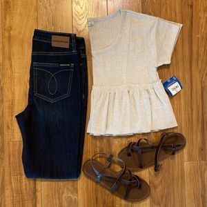 NWT Junior's Arizona Jean Company Round Neck Short Sleeve Top Size Small